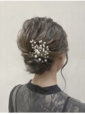 後れ毛が可愛いシニヨンアレンジ二次会結婚式